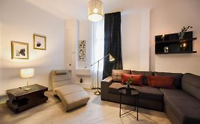 Amazing Location & Elegant Apt - Old Town